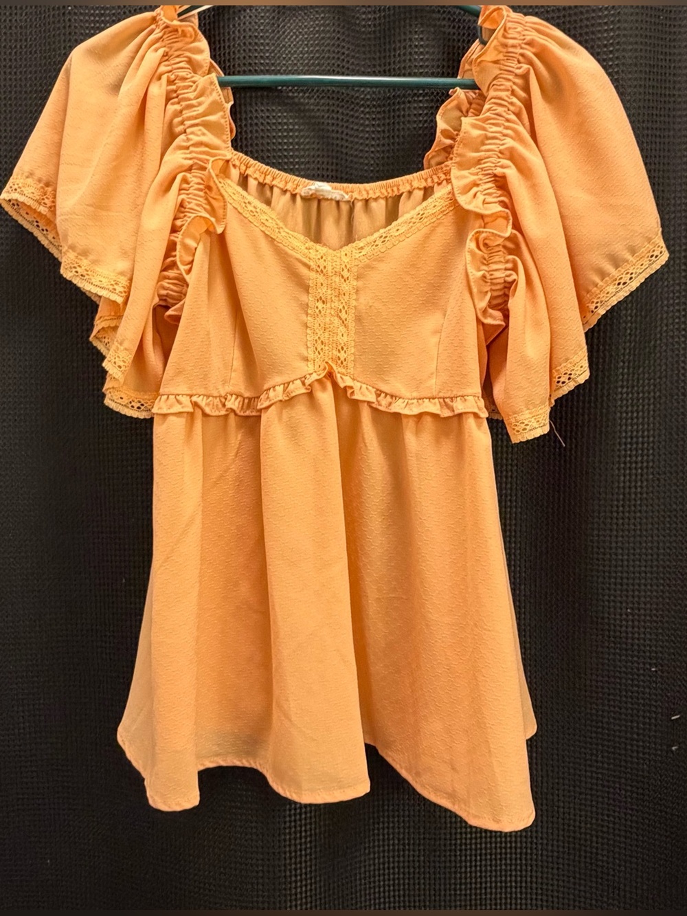 Blu Pepper size small Flowy Peach Ruffle Peasant Top
